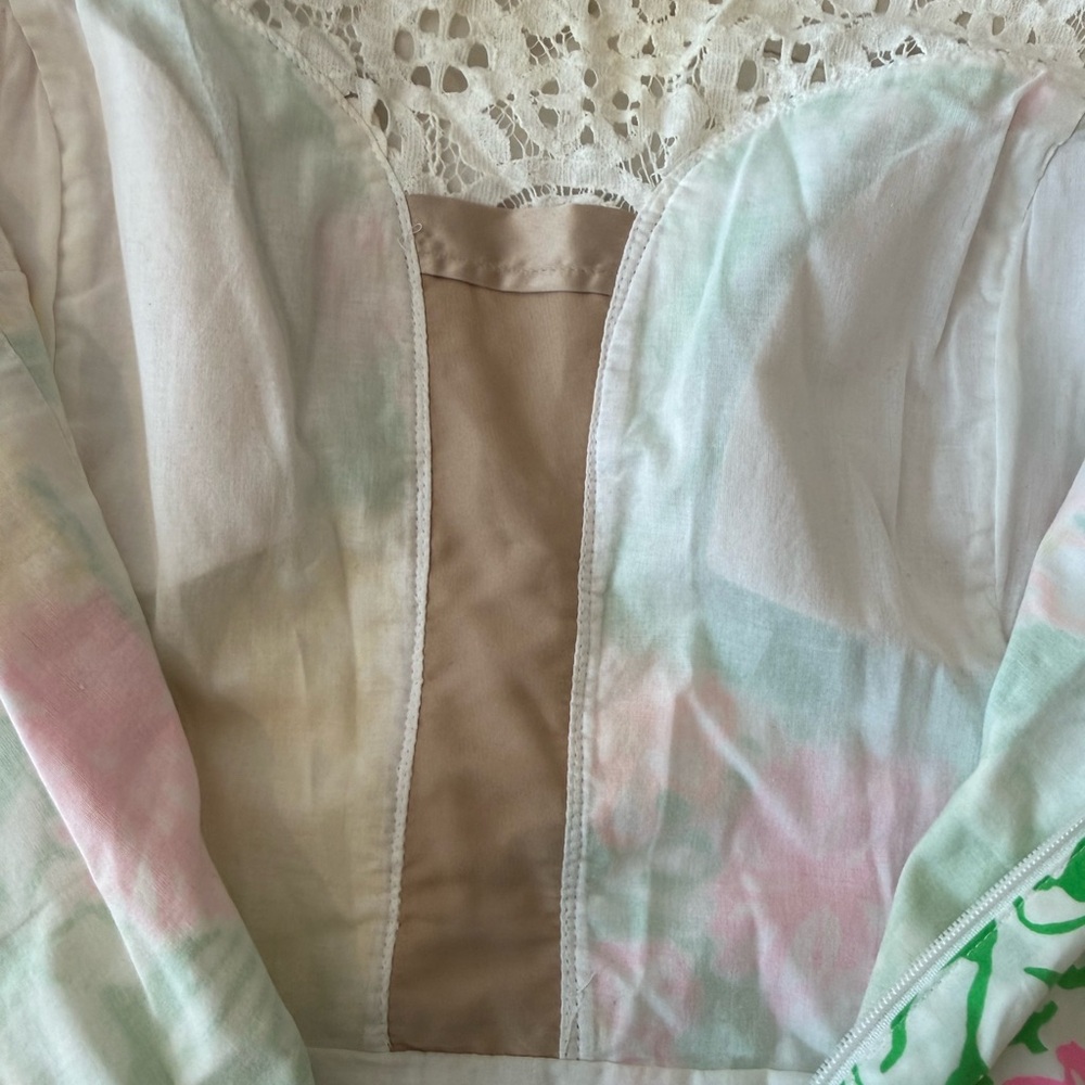 Gorgeous Lilly Pulitzer Floral Sleeveless Dress with Lace Detail - Picture 4 of 4